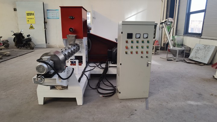 large scale Sunfish feed extruder machine parts in Ghana